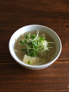 野菜高騰時に!かいわれ大根&もやしスープ-レシピのメイン写真