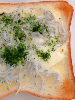 チーズしらすトースト-レシピのメイン写真