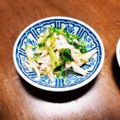 รูปของ 豆苗とカニかまの胡麻油とだし醤油だけ