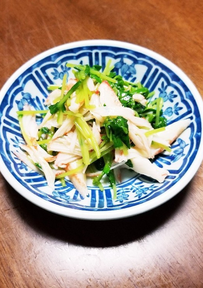 豆苗とカニかまの胡麻油とだし醤油だけ-レシピのメイン写真