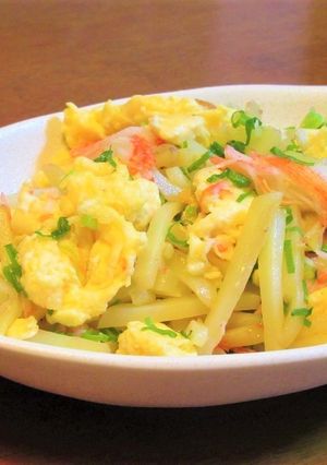 かにかまとじゃがいもとふんわり卵の炒め物-レシピのメイン写真