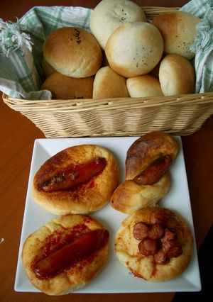 ふんわり簡単総菜パン☆ウィンナーケチャ-レシピのメイン写真