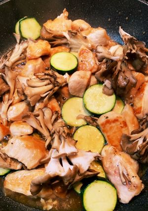 胸肉舞茸ズッキーニ炒め-レシピのメイン写真