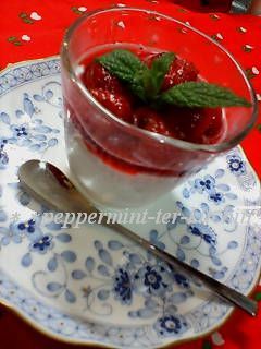 ヨーグルトムース♥いちごシロップで♥-レシピのメイン写真