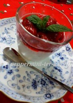 ヨーグルトムース♥いちごシロップで♥-レシピのメイン写真