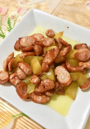 お酒が進む！プルーンとウィンナーの炒め物-レシピのメイン写真