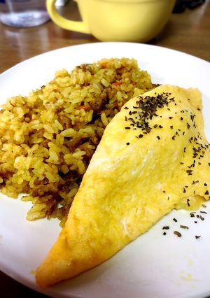 薬膳ドライカレー、オムレツ乗せで豪華に-レシピのメイン写真