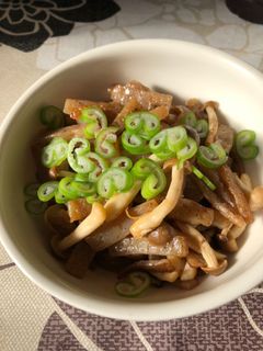 こんにゃくとしめじのピリ辛炒め-レシピのメイン写真