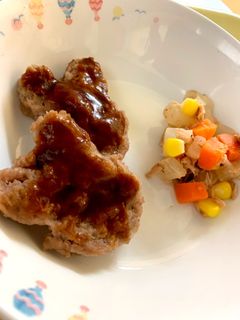 保育園給食♪うさぎ型ハンバーグ*-レシピのメイン写真