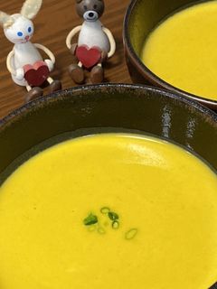 簡単!濃厚カボチャスープ材料は4つだけ…-レシピのメイン写真