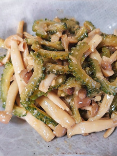 簡単!ゴーヤとシメジの味噌ニンニク炒め♪-レシピのメイン写真