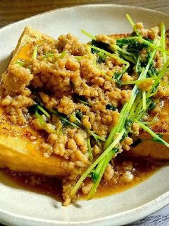 厚揚げステーキの豆苗そぼろあんかけ-レシピのメイン写真