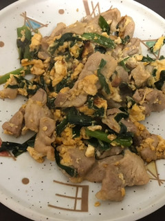 ワンコインで作れる豚バラ肉のニラ玉炒め-レシピのメイン写真