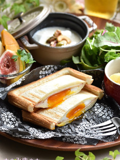 生卵そのまま入れてハムエッグホットサンド-レシピのメイン写真