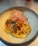 バジル香るお肉とトマトのパスタ