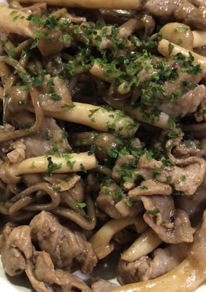 和蕎麦でしめじと豚こま切れ肉の焼きそば-レシピのメイン写真
