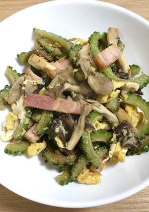 ゴーヤーとキノコとベーコンの炒め物-レシピのメイン写真