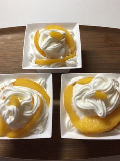 ミルクプリン生クリームと黄桃でアレンジ-レシピのメイン写真