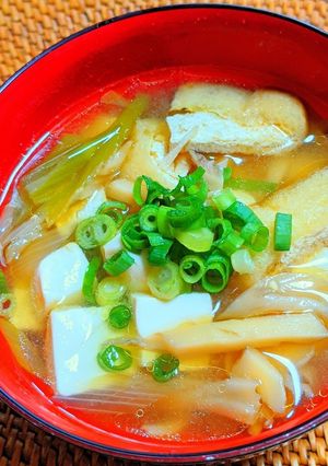 キノコと豆富・油揚げの味噌汁-レシピのメイン写真