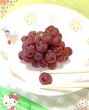 手を汚さずにデラウェアを食べる方法♪