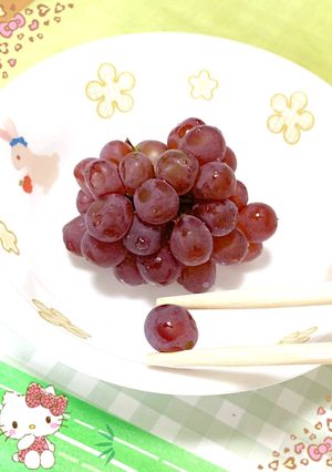 手を汚さずにデラウェアを食べる方法♪-レシピのメイン写真
