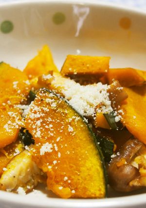 簡単！南瓜・椎茸炒め♪粉チーズがけ！-レシピのメイン写真