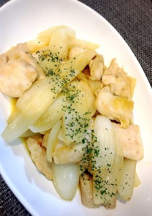 簡単♡地味旨鳥胸肉と玉ねぎのバタぽん炒め-レシピのメイン写真