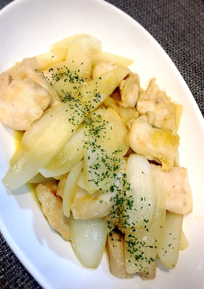 簡単♡地味旨鳥胸肉と玉ねぎのバタぽん炒め-レシピのメイン写真