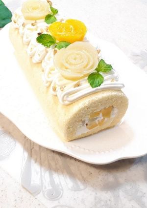 桃缶薔薇でフルーツロールケーキ♪-レシピのメイン写真