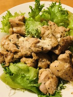 鶏もも肉の塩スパイス炒め●サラダ盛り-レシピのメイン写真