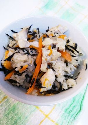 薄味！鶏もも肉とひじきの炊き込みご飯♪-レシピのメイン写真