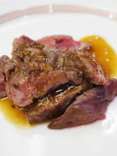 黒胡椒でviviっと赤身肉のステーキ-レシピのメイン写真