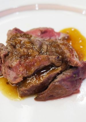 黒胡椒でviviっと赤身肉のステーキ-レシピのメイン写真