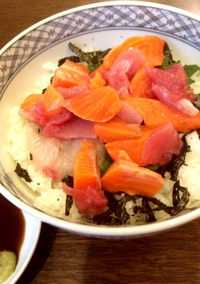 冷凍ごはんと刺身切り落としで豪華海鮮丼♪-レシピのメイン写真
