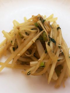 大根の皮と葉のきんぴら【ここから栄養士】-レシピのメイン写真