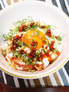 簡単☆ラー油&ネギのせハムエッグ丼♪-レシピのメイン写真