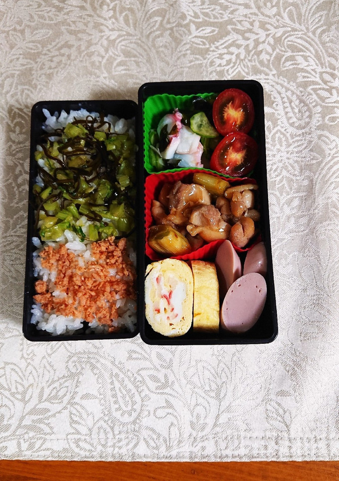 串無し焼鳥と蛸の酢の物を入れました。-レシピのメイン写真