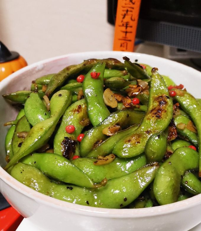 焦がし醤油のガリバタペッパー焼き枝豆！ by トース党