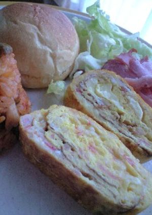 チーズいっぱいとカニかまの卵焼き♡-レシピのメイン写真