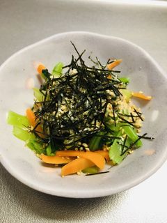 超簡単!小松菜と人参のわさび胡麻和え-レシピのメイン写真