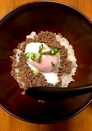 作り置きで簡単すぎる☆温玉肉そぼろ丼-レシピのメイン写真