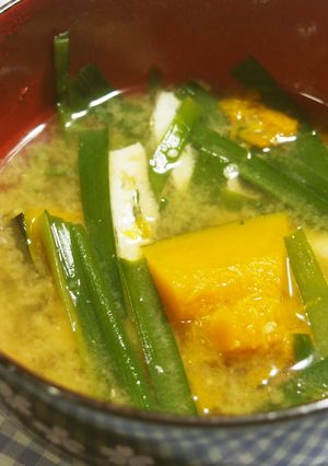 かぼちゃとニラのお味噌汁♪-レシピのメイン写真
