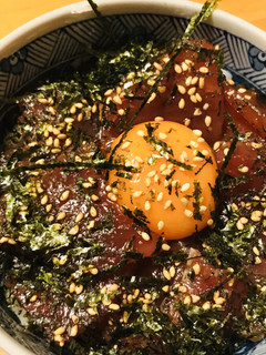 センター卵黄●マグロ切り身の漬け丼-レシピのメイン写真