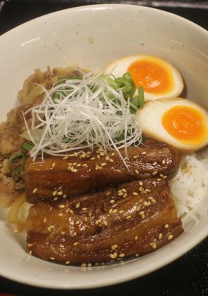 再現！松屋の！牛と味玉の豚角煮丼♪-レシピのメイン写真
