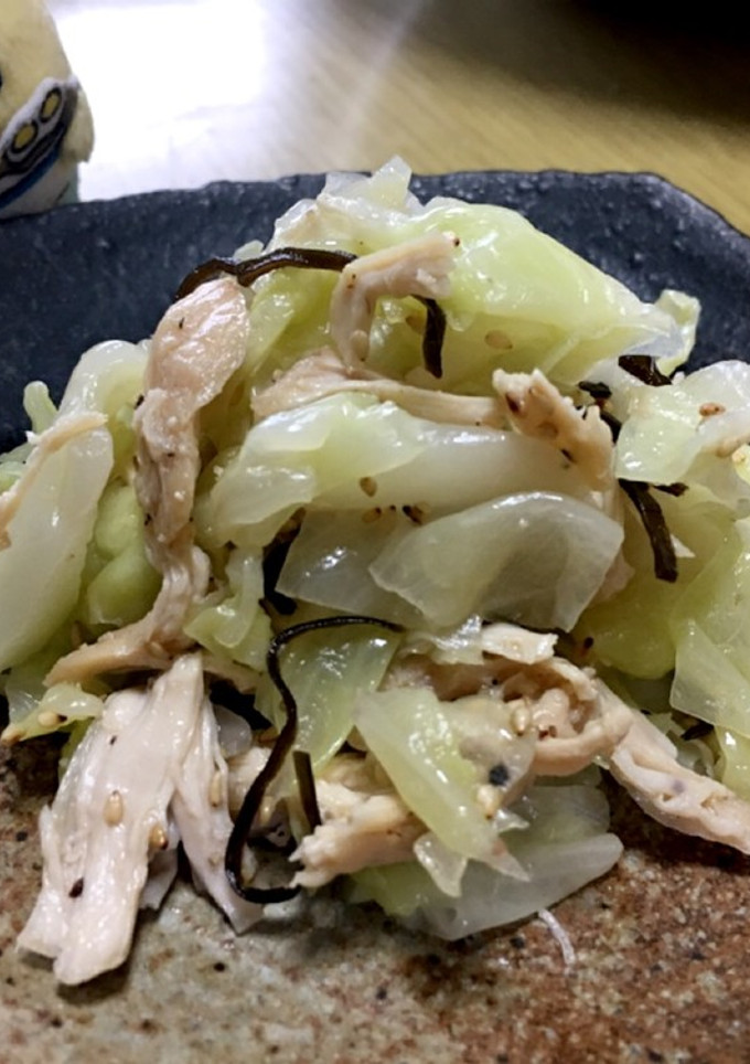 キャベツと蒸し鶏の塩昆布和え-レシピのメイン写真