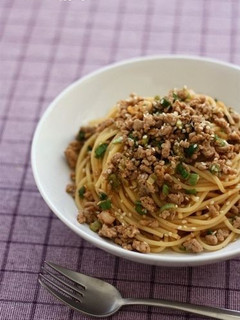 ピリ辛ひき肉のネギごまパスタ-レシピのメイン写真