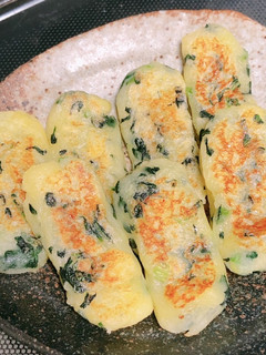 つかみ食べ*小松菜とじゃがいものおやき-レシピのメイン写真