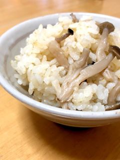 簡単◎しめじと塩麹の炊き込みご飯-レシピのメイン写真