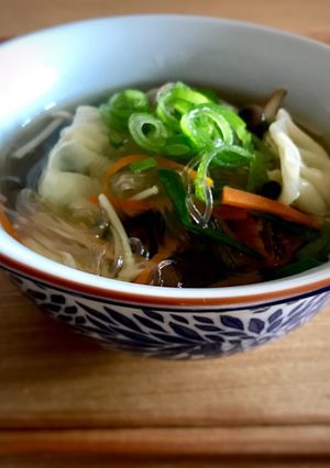 冷蔵庫整理に!餃子と緑豆春雨のスープ-レシピのメイン写真