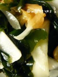 *ゆるマクロビ風*ワカメと玉ねぎの梅和え-レシピのメイン写真